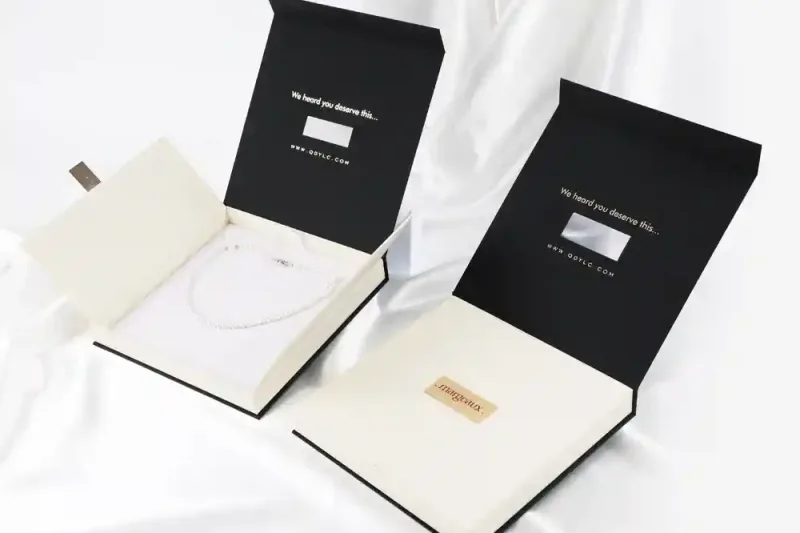 Black and white jewelry gift boxes